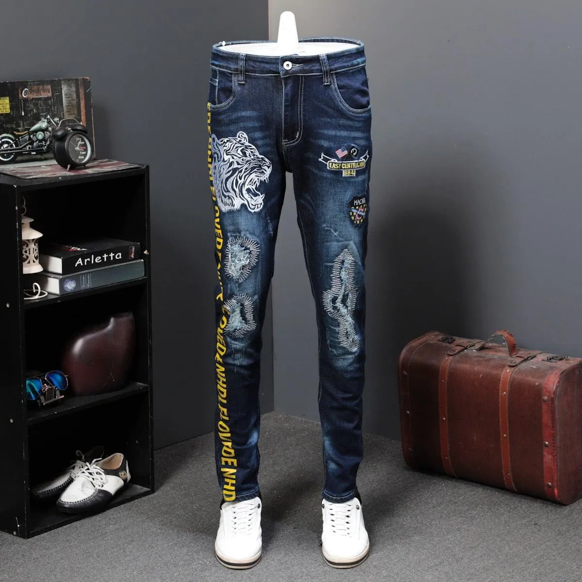 Men's Autumn Patchwork Tiger Embroidery Jeans