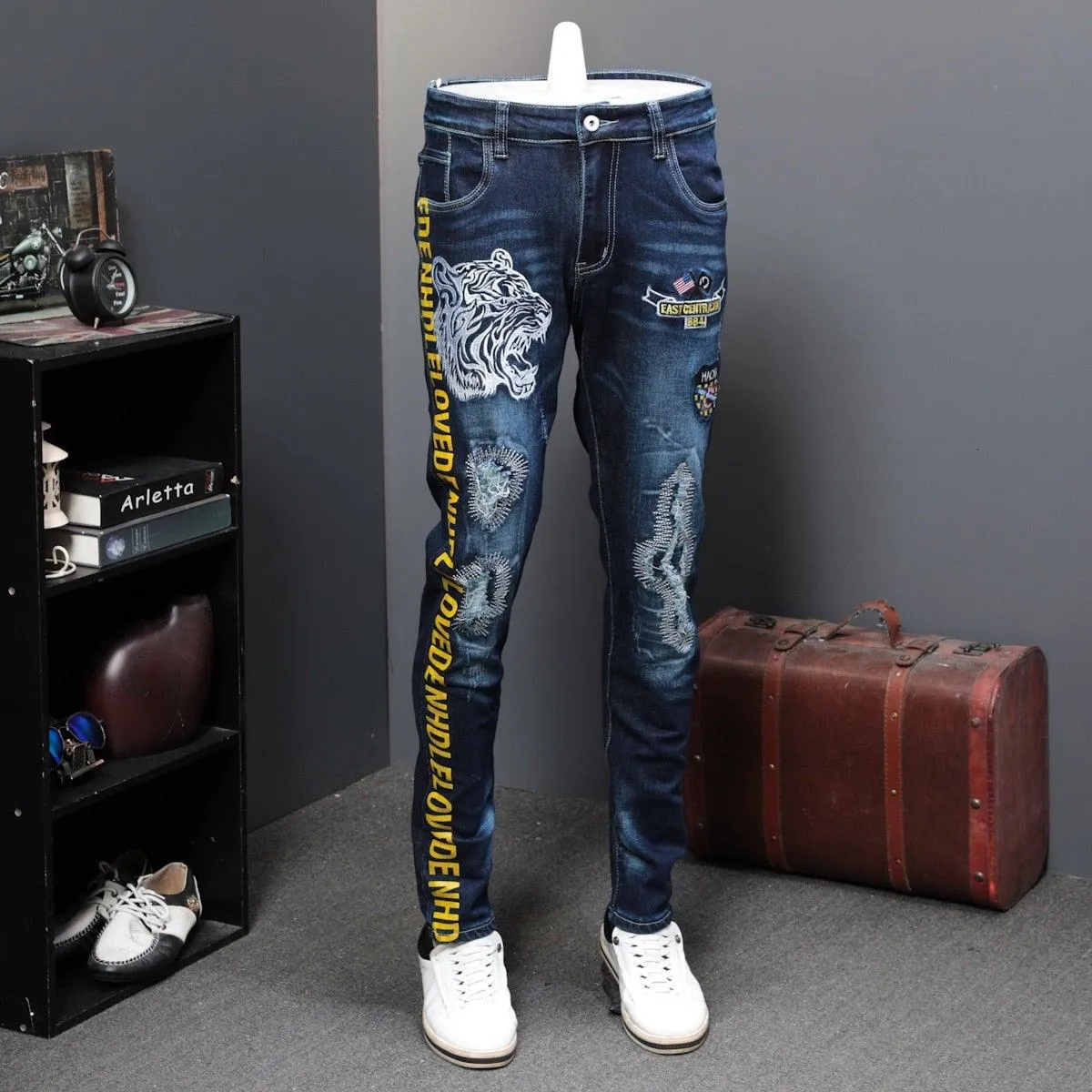 Men's Autumn Patchwork Tiger Embroidery Jeans