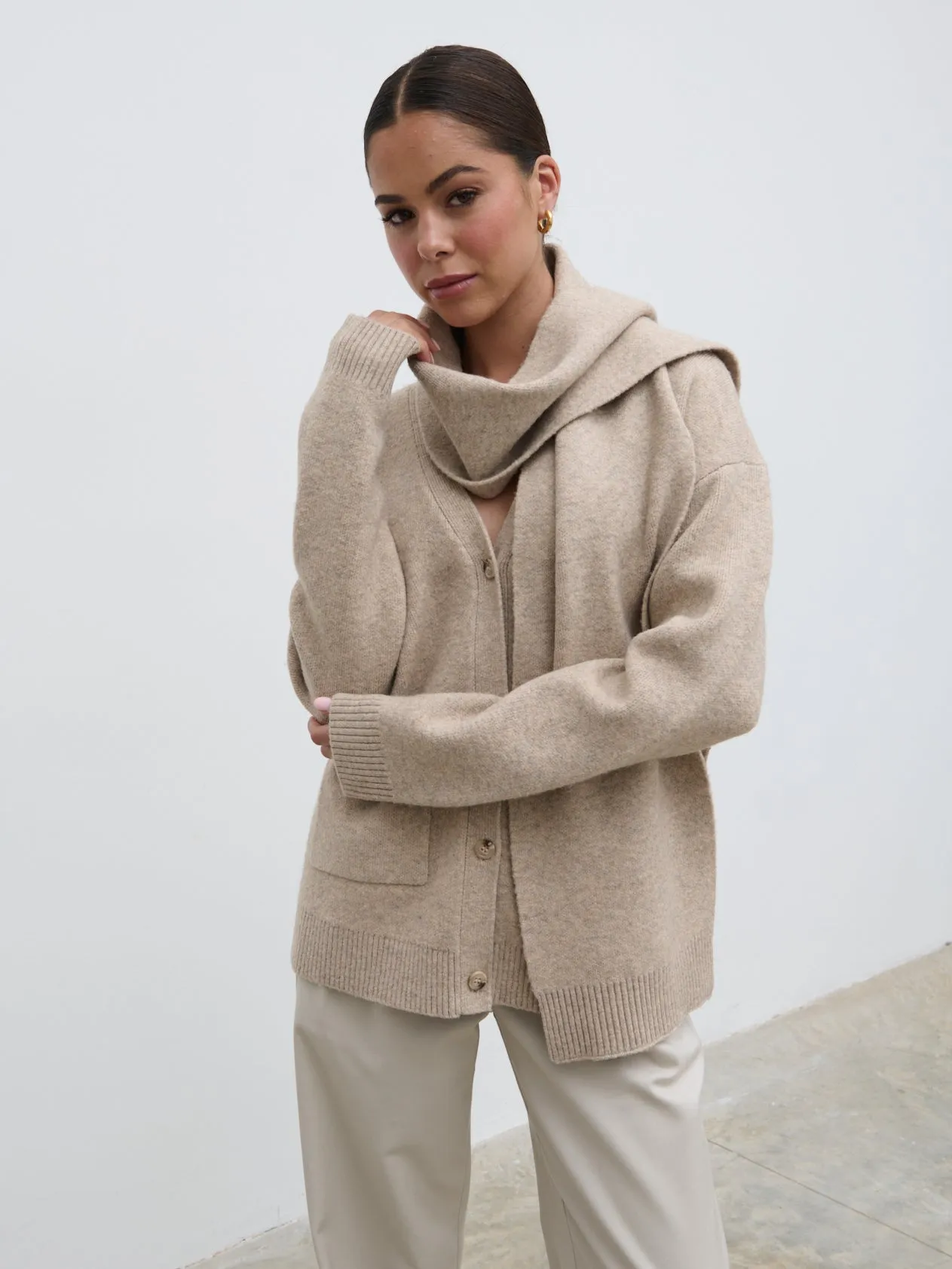 Murphy Cardigan Knit Scarf Set - Beige
